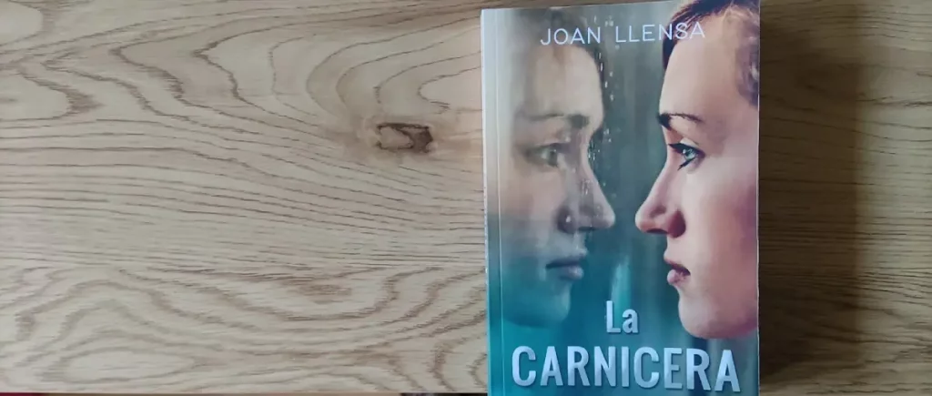 Reseña de 𝙇𝙖 𝙘𝙖𝙧𝙣𝙞𝙘𝙚𝙧𝙖 de 𝘑𝘰𝘢𝘯 𝘓𝘭𝘦𝘯𝘴𝘢